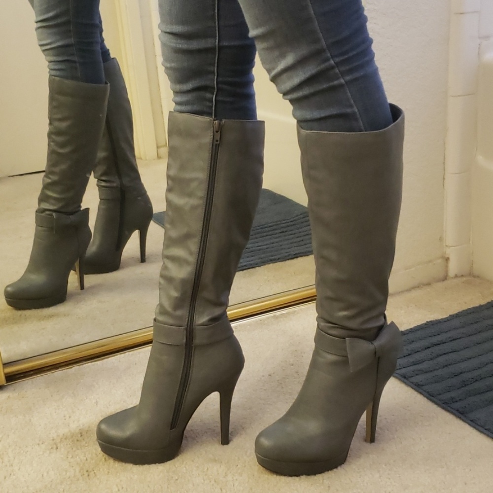 Grey platform heeled boot with bow vegan leather